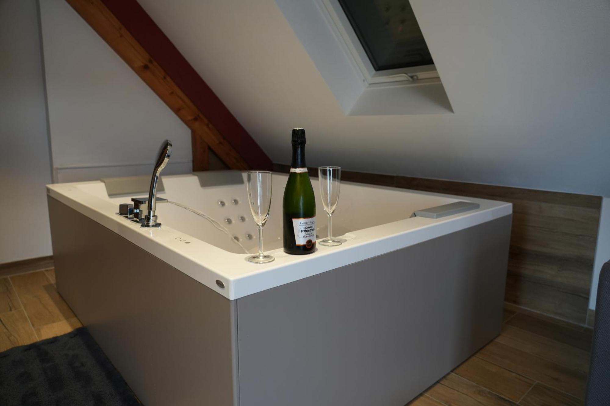 Gite Spa L'Atelier Emile - Spa Privatif - 5 Min Colmar Sainte-Croix-en-Plaine ภายนอก รูปภาพ