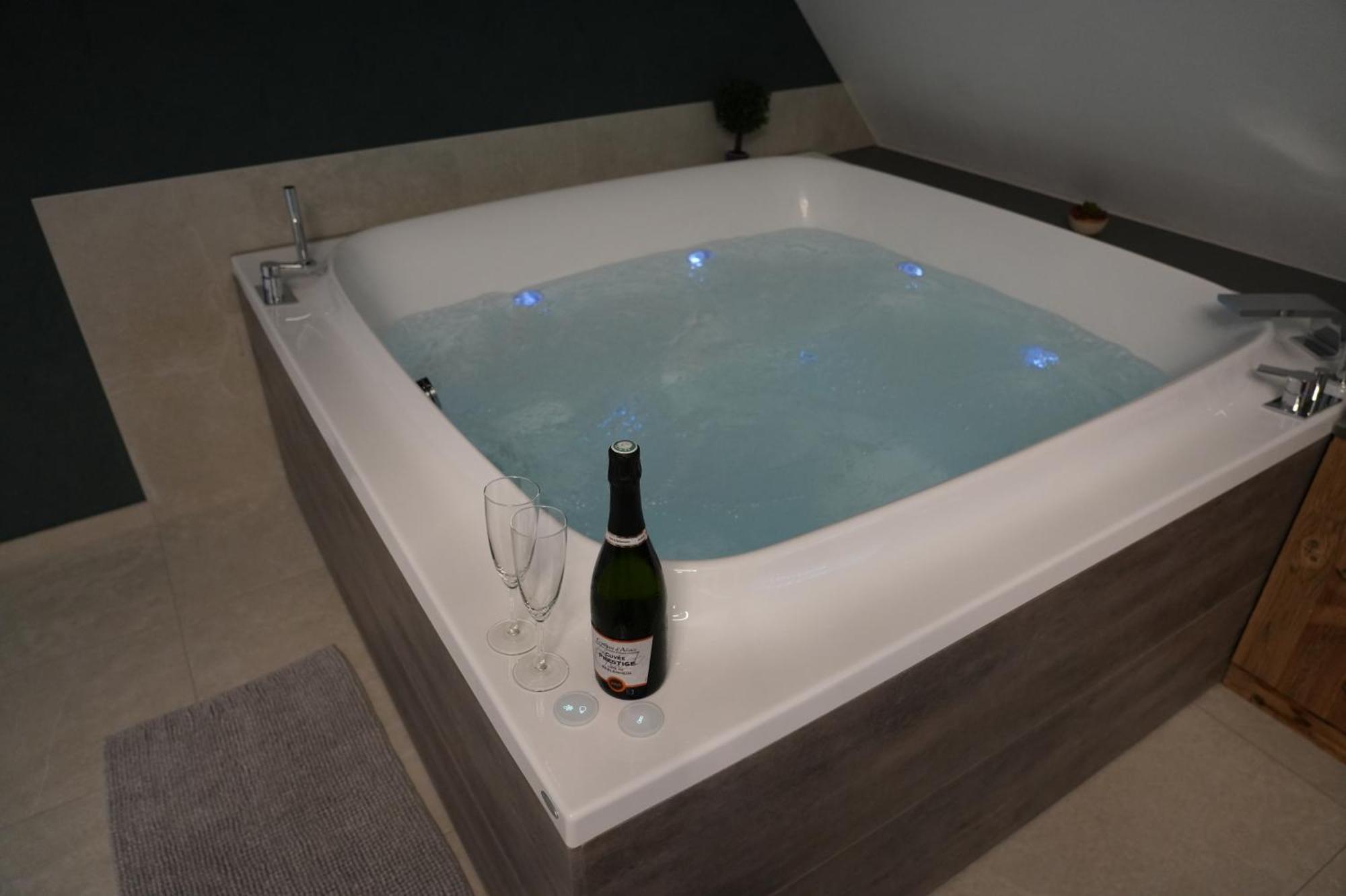 Gite Spa L'Atelier Emile - Spa Privatif - 5 Min Colmar Sainte-Croix-en-Plaine ห้อง รูปภาพ